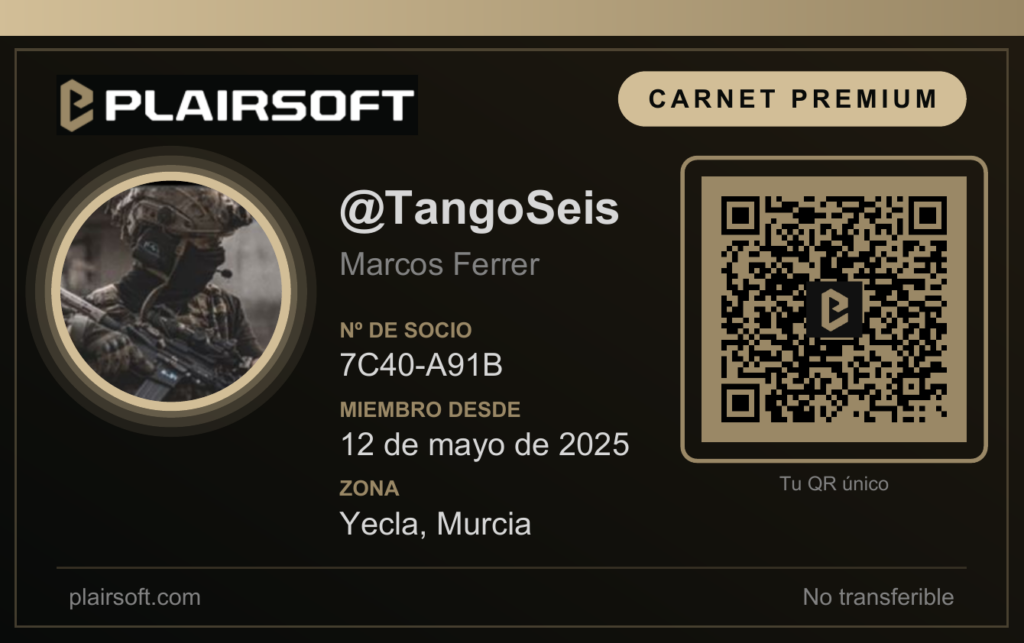 Carnet de socio premium de Plairsoft con la banda dorada, el QR enmarcado y el aro dorado en la foto