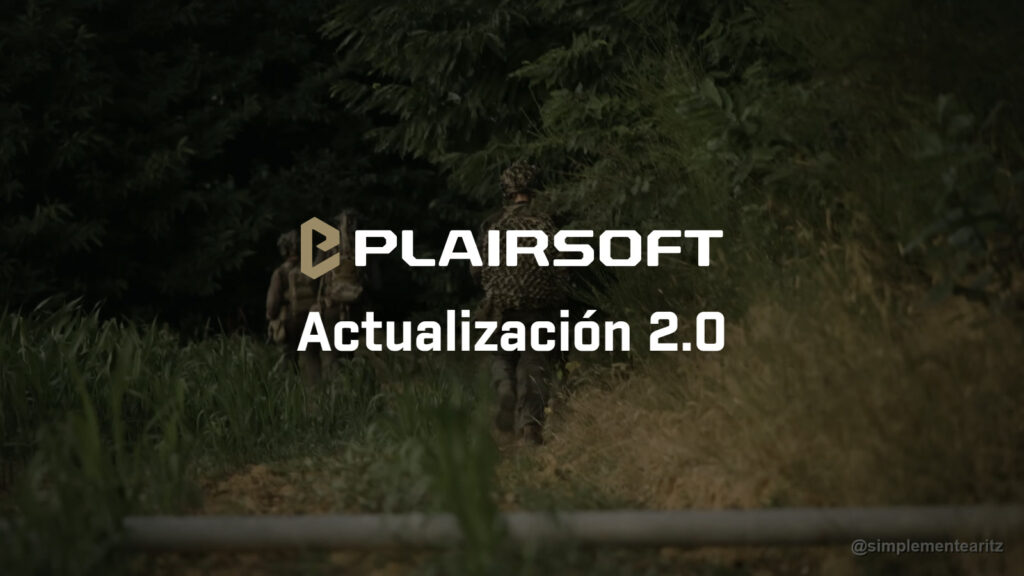 Patrulla de tres jugadores de airsoft de espaldas avanzando en fila entre la hierba alta, al borde de un bosque, con la luz de la tarde