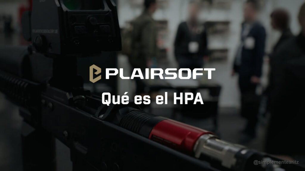 Motor HPA de Wolverine, rojo y plateado, montado en el cajón abierto de un fusil tipo AK con un visor holográfico, en un stand de la feria IWA de 2026