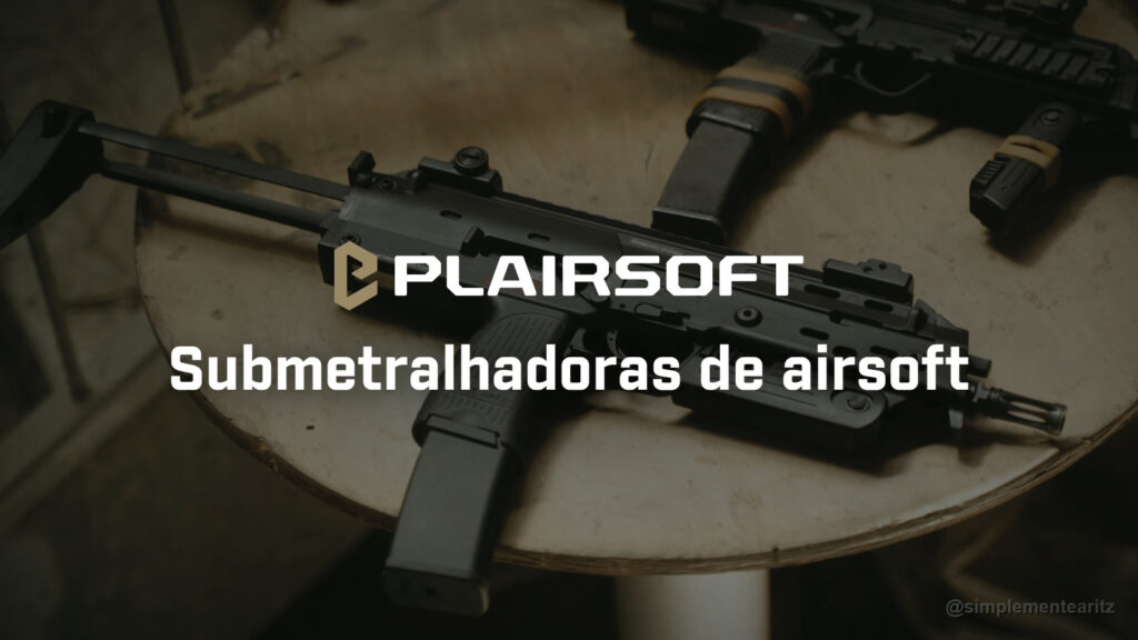 Duas réplicas MP7 a gás em cima de uma mesa redonda de madeira, a da frente com as marcações da Heckler & Koch e a de trás com elásticos no carregador e na pega